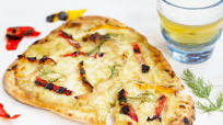 Thai Green Curry Sauce and Chicken Naan Pizza Thai Green Curry Sauce and Chicken Naan Pizza