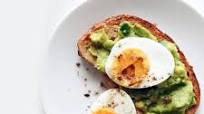 Tostadas con Huevo y Aguacate Tostadas con Huevo y Aguacate