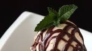 Mini Chocolate Bundt Cakes with Hot Fudge Sauce Mini Chocolate Bundt Cakes with Hot Fudge Sauce
