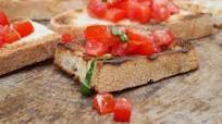 Bruschette al Pomodoro e Basilico (Tomato and Basil Toasts) Bruschette al Pomodoro e Basilico (Tomato and Basil Toasts)