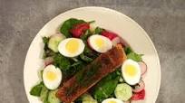 Blackened Salmon Salad With Greek Yogurt Dill Dressing Blackened Salmon Salad With Greek Yogurt Dill Dressing