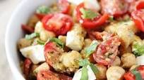 Chickpea, Pesto, Tomato, and Mozzarella Salad Chickpea, Pesto, Tomato, and Mozzarella Salad