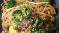 Beef with Broccoli Pad Thai Beef with Broccoli Pad Thai