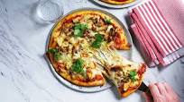 Cheesy pulled pork and pineapple pizza Cheesy pulled pork and pineapple pizza
