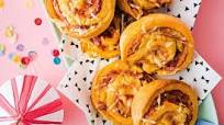 Ham, pineapple and cheese pizza scrolls Ham, pineapple and cheese pizza scrolls