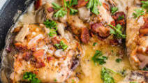 Creamy Mushroom & Bacon Chicken Skillet Creamy Mushroom & Bacon Chicken Skillet