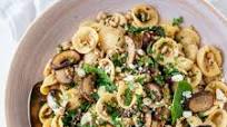 WEEKNIGHT PASTA WITH TURKEY AND SPINACH WEEKNIGHT PASTA WITH TURKEY AND SPINACH