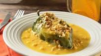 Chile Relleno de Pollo al Chipotle con Salsa De Elote Chile Relleno de Pollo al Chipotle con Salsa De Elote