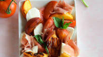Grilled peach and prosciutto caprese salad Grilled peach and prosciutto caprese salad