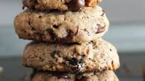 Chia Chocolate Chip Oatmeal Breakfast Cookies (gluten free & packed with omega-3!) Chia Chocolate Chip Oatmeal Breakfast Cookies (gluten free & packed with omega-3!)