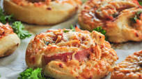 No-Knead Pizza Rolls (Pepperoni, Hawaiian or BBQ Chicken) No-Knead Pizza Rolls (Pepperoni, Hawaiian or BBQ Chicken)