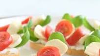 Caprese Crostini Caprese Crostini