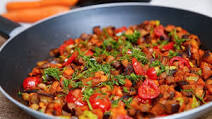 Aromatic eggplant pan with carrots and tomatoes Aromatic eggplant pan with carrots and tomatoes