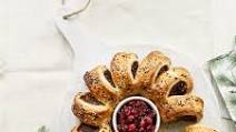 Paul Hollywood’s Black Pudding & Caramelised Onion Sausage Wreath Paul Hollywood’s Black Pudding & Caramelised Onion Sausage Wreath