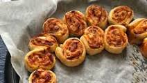 Easy pizza scrolls Easy pizza scrolls