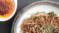 Simple stir-fried noodles with bean sprouts Simple stir-fried noodles with bean sprouts