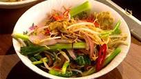 Stir-fried egg noodles with red onion and bean sprouts Stir-fried egg noodles with red onion and bean sprouts