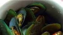 Mussels in Ginger Broth - quick & easy Filipino Nilagang Tahong Mussels in Ginger Broth - quick & easy Filipino Nilagang Tahong