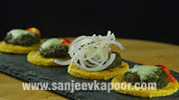 Sarson ka Saag, Makki ki Roti aur Mozzarella ki Ma Sarson ka Saag, Makki ki Roti aur Mozzarella ki Ma