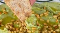 Fresh Basil Hummus (5 Ingredients | Pesto Hummus) Fresh Basil Hummus (5 Ingredients | Pesto Hummus)
