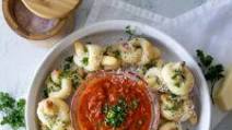 Easy Garlic Knots - No Yeast! Easy Garlic Knots - No Yeast!