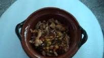 Carnitas de cerdo con esquite a la mexicana Carnitas de cerdo con esquite a la mexicana