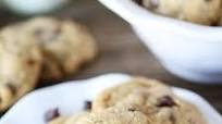 Whole Wheat Oatmeal Chocolate Chip Cookies {Made with Coconut Oil} Whole Wheat Oatmeal Chocolate Chip Cookies {Made with Coconut Oil}