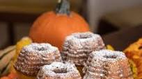 Miniature Pumpkin-Spice Bundt Cakes Miniature Pumpkin-Spice Bundt Cakes