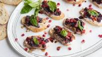 Roasted Beet Crostini with Goat Cheese and Balsamic Reduction Roasted Beet Crostini with Goat Cheese and Balsamic Reduction