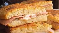 Focaccia veloce, senza lievitazione, farcita con gorgonzola e mortadella Focaccia veloce, senza lievitazione, farcita con gorgonzola e mortadella