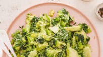 Broccoli Caesar Salad (vegan, gluten free, oil free option) Broccoli Caesar Salad (vegan, gluten free, oil free option)