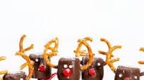 Chocolate-Covered Marshmallow Reindeer Pops Chocolate-Covered Marshmallow Reindeer Pops