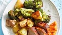 Paprika Baked Pork Tenderloin with Potatoes & Broccoli Paprika Baked Pork Tenderloin with Potatoes & Broccoli