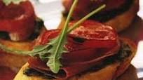 bruschetta's met pesto , tomaat en parmaham bruschetta's met pesto , tomaat en parmaham