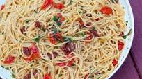 Fresh Basil and Sun Dried Tomato Spaghetti Pasta Fresh Basil and Sun Dried Tomato Spaghetti Pasta