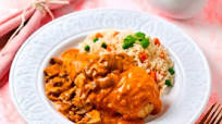 Pechugas rellenas en salsa de chipotle y champiñones Pechugas rellenas en salsa de chipotle y champiñones