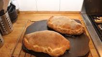 Calzone ripieno al forno Calzone ripieno al forno