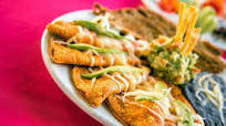 Enchiladas potosinas. Receta de la cocina tradicional mexicana Enchiladas potosinas. Receta de la cocina tradicional mexicana