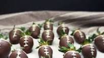 Chocolate Covered Strawberry Footballs Chocolate Covered Strawberry Footballs