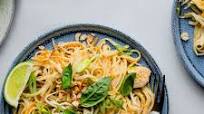Pad Thai Gai: Thai Stir-Fried Noodles With Chicken Recipe Pad Thai Gai: Thai Stir-Fried Noodles With Chicken Recipe