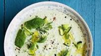 Sos tzatziki cu mentă și iaurt grecesc Sos tzatziki cu mentă și iaurt grecesc