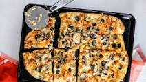Mika's Buffalo Chicken Alfredo Pizza Mika's Buffalo Chicken Alfredo Pizza