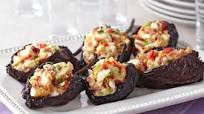 Chiles anchos rellenos de ensalada de huevo y tocino Chiles anchos rellenos de ensalada de huevo y tocino