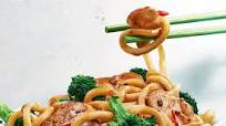 stir-fried mongolian noodles with chicken stir-fried mongolian noodles with chicken