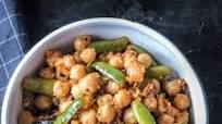 Kadle Manoli (Chickpeas with Tindora) Kadle Manoli (Chickpeas with Tindora)