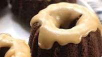 Mini Chocolate Bundt Cakes with Caramel Frosting Mini Chocolate Bundt Cakes with Caramel Frosting