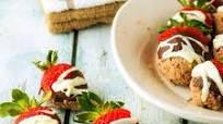 Red Velvet Chocolate Covered Strawberries With Cream Cheese Drizzle Red Velvet Chocolate Covered Strawberries With Cream Cheese Drizzle