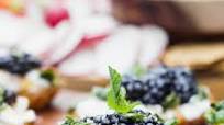 14+ Crostini Topping Recipes: Blackberry Burrata Mint Crostini 14+ Crostini Topping Recipes: Blackberry Burrata Mint Crostini