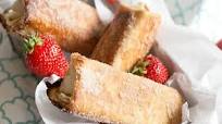Chimichangas dulces rellenas de fresa Chimichangas dulces rellenas de fresa