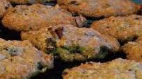 Crispy Oatmeal Cookies with Pecans and Chocolate Chips Crispy Oatmeal Cookies with Pecans and Chocolate Chips